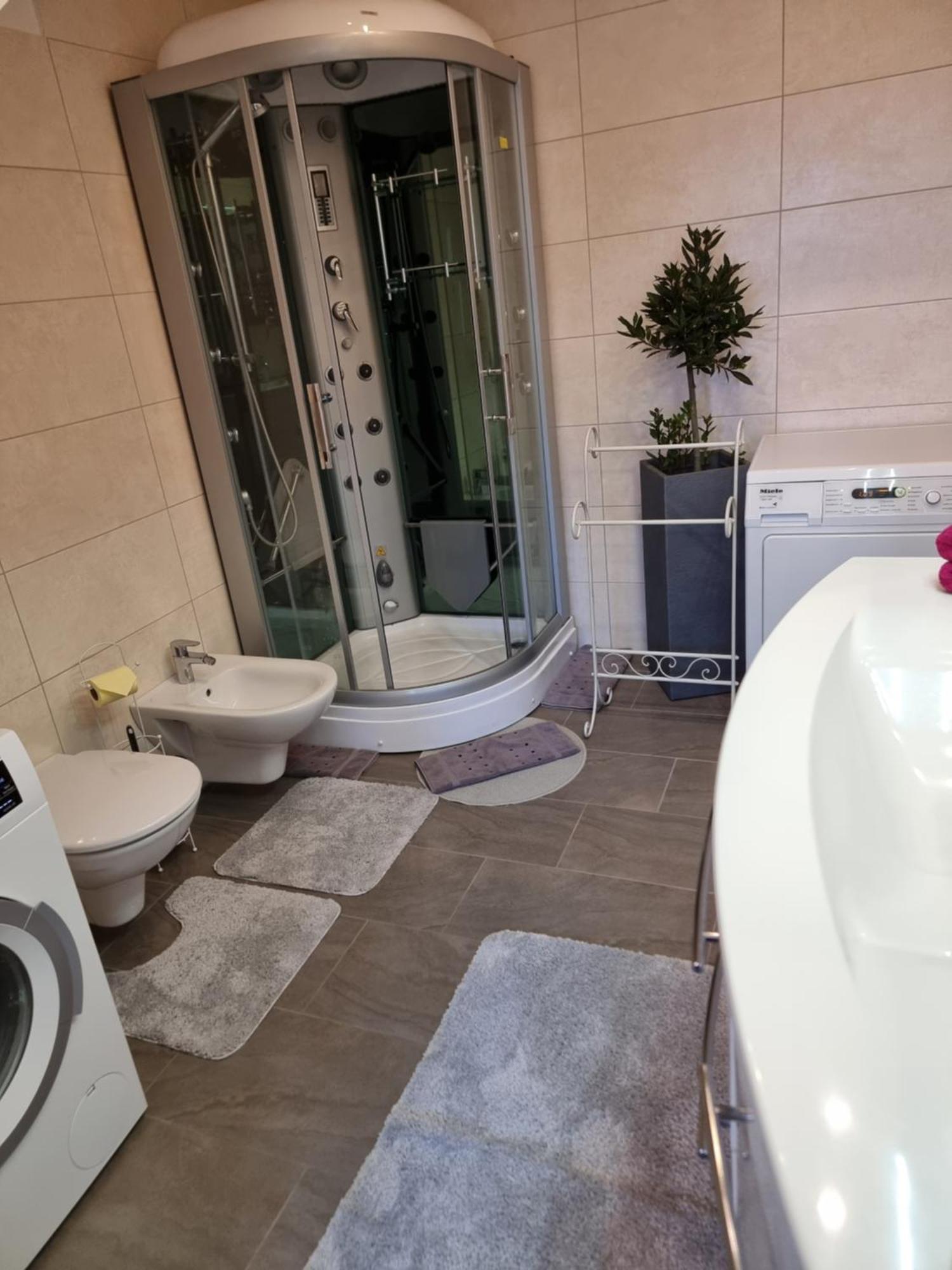 Ferienhaus Burgblick Трефен Стая снимка