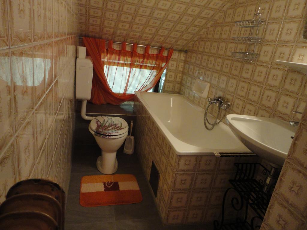 Ferienhaus Burgblick Трефен Стая снимка